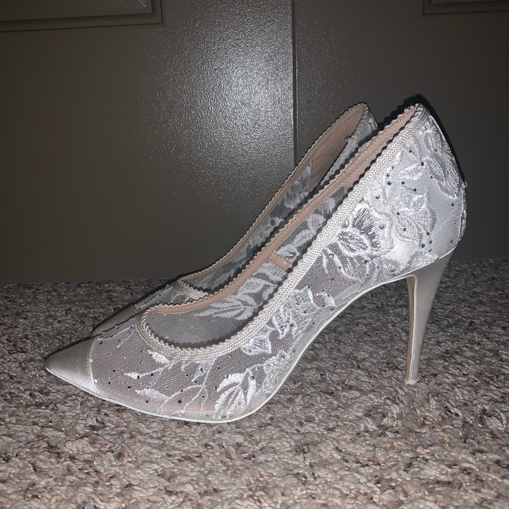Heel pumps